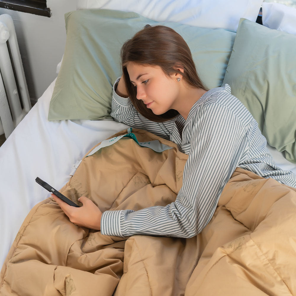 Stay Warm and Cozy with Premium Camel Hair Winter Comforter