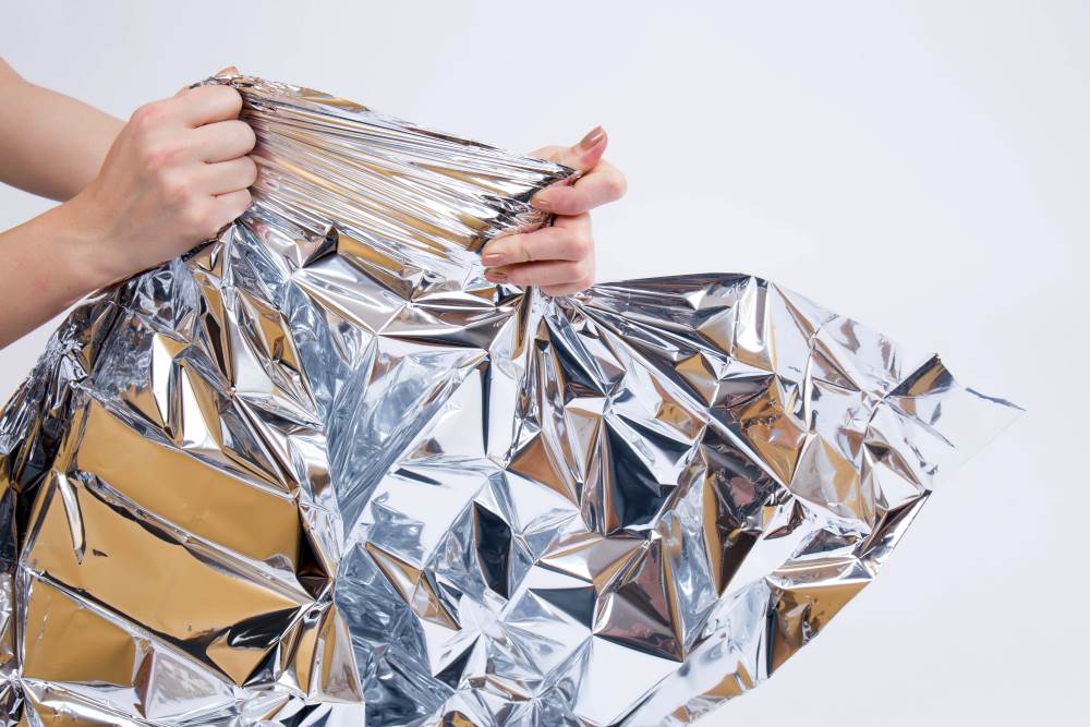 
                  
                    Lightweight and airy mylar blanket with heat-reflecting plastic for maintaining body temperature during a heated stone massage
                  
                