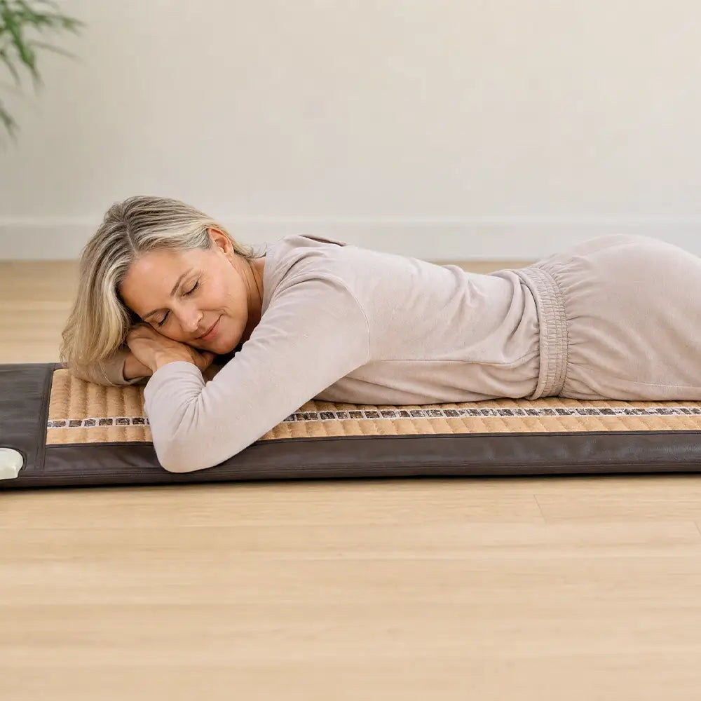 Person resting with eyes closed on the Soft 7224 mat
