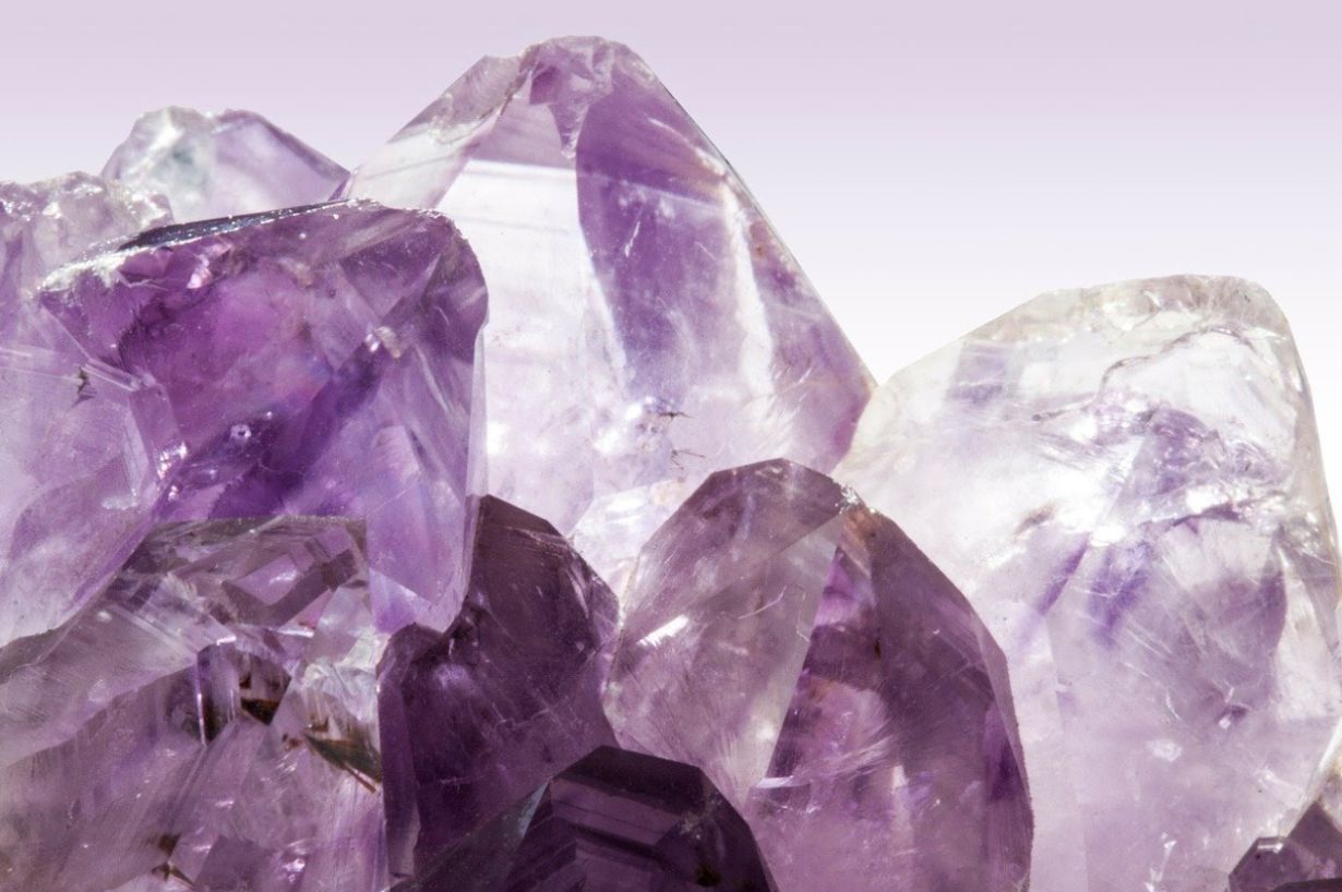 amethyst stones: gemstones for sleep
